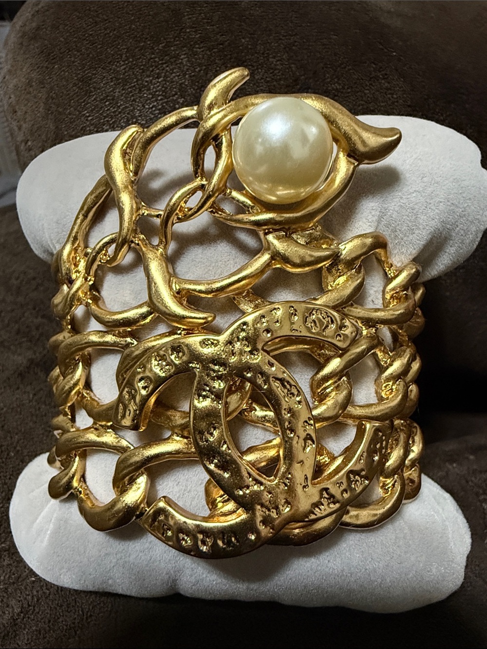 CHANEL Gold-Tone Interlinked Chain Cuff with Pearl Accent
